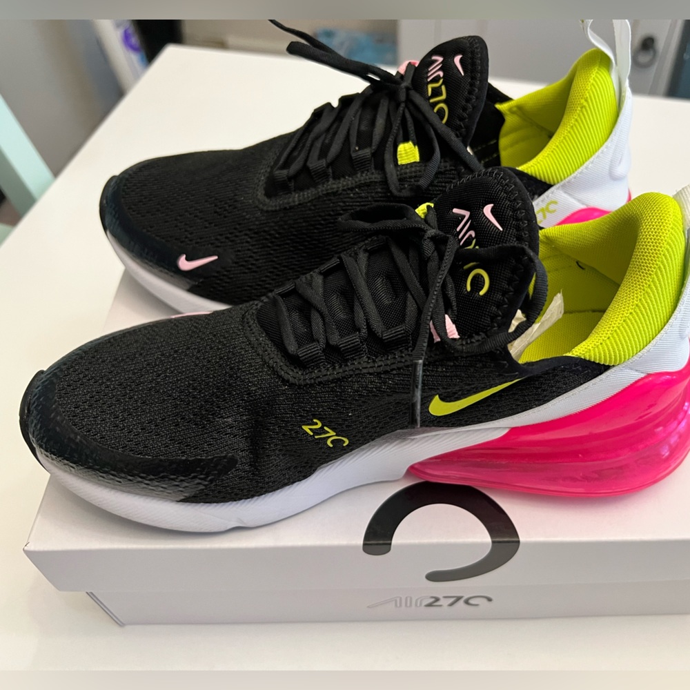 New, Never Worn,Womens Nike Air Max 270